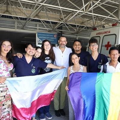 Waldemar Neves, professor da Famed, fala sobre o atendimento no Espaço Trans